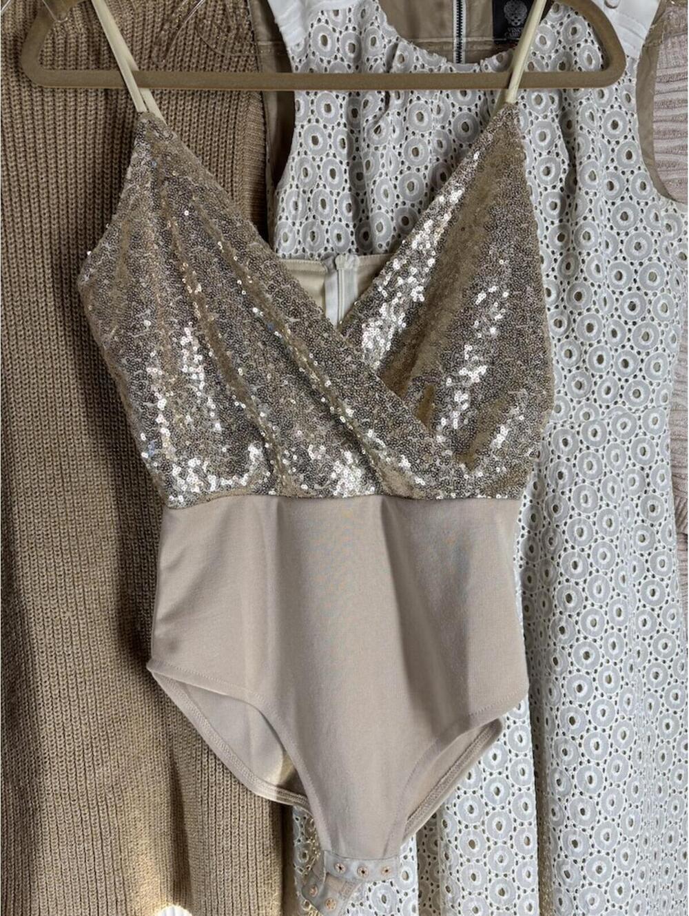Boohoo Petite Ladies Sequin Crossover Body Suit Size 2 Gold Beige Bodysuit